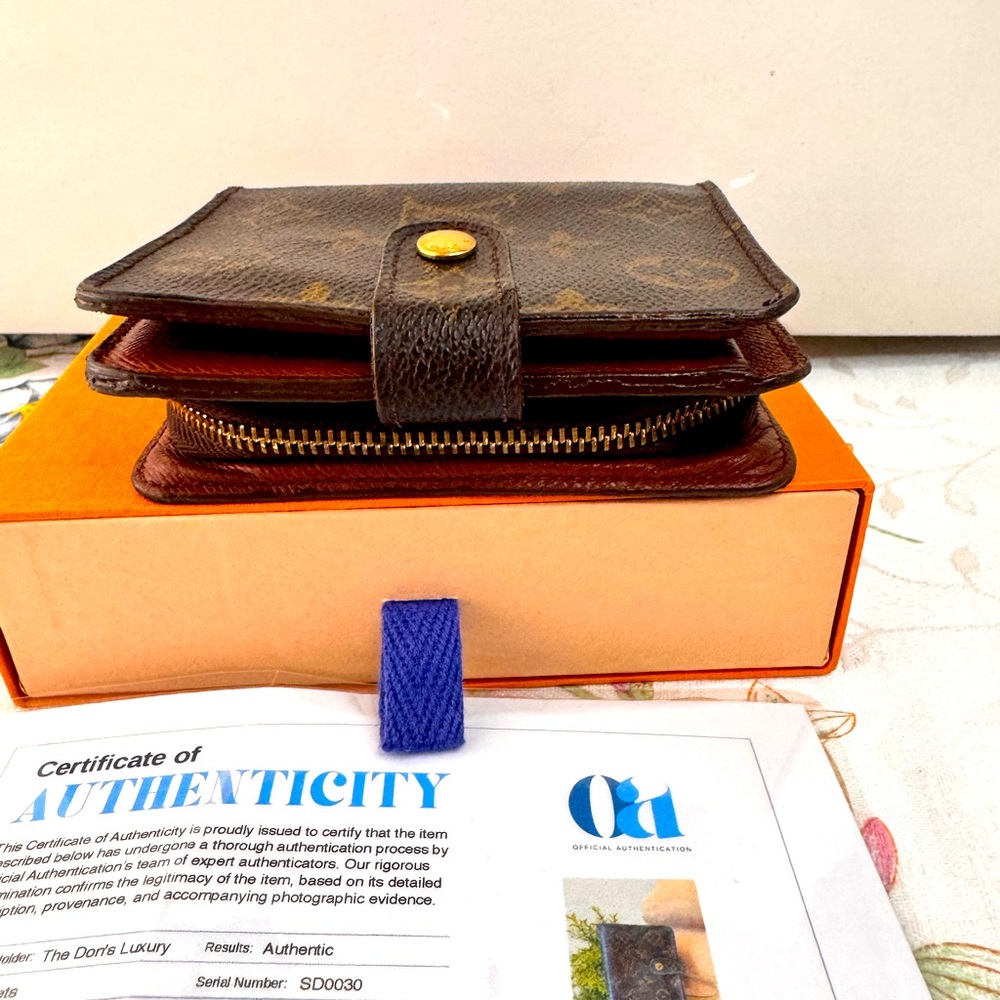 Louis SOLD ❤️Vuitton,❤️Compact zippered Brown Monogram Wallet
With COA , BOX - Picture 10 of 15